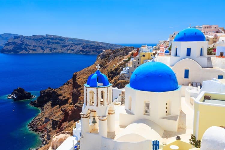 Beeld - Island Hopping, Summer on the Greek Islands: Mykonos, Santorini, Crete