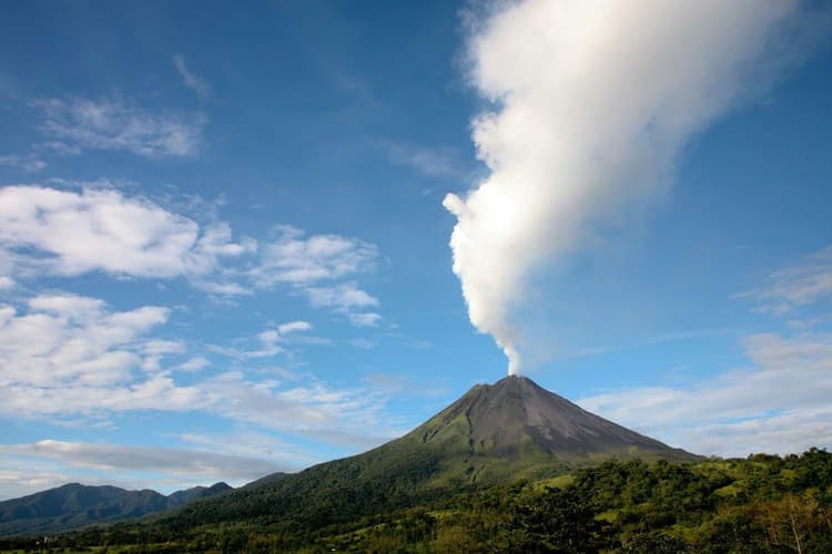 Beeld - Costa Rica: Land of Volcanoes and Rainforests, French-speaking guide