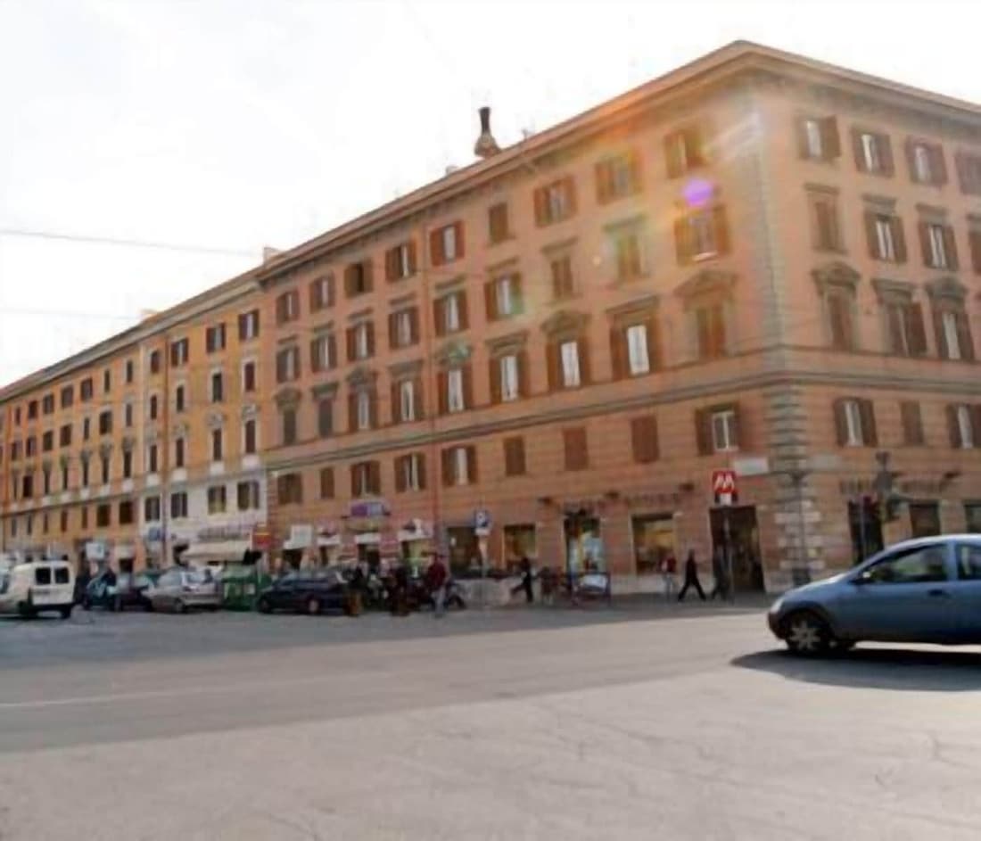 Vatican Rooms Guest House