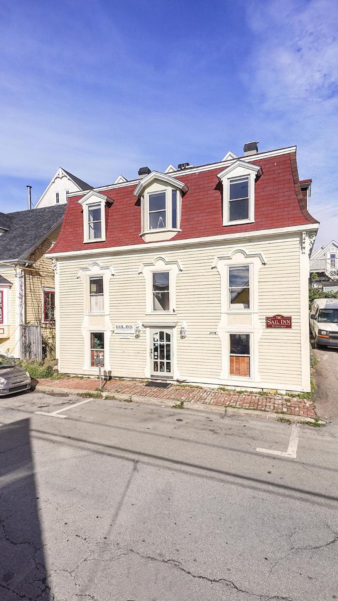 Sail Inn Lunenburg