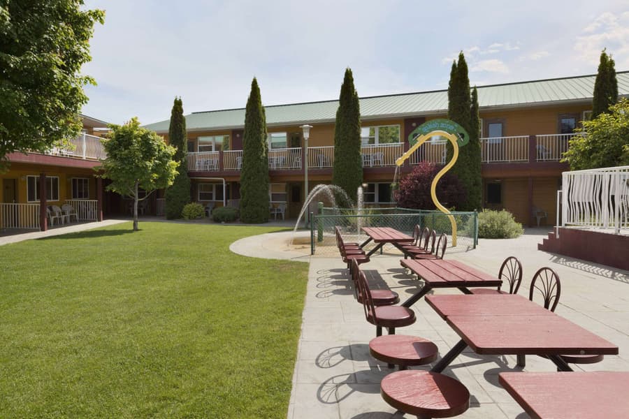 Days Inn & Conference Centre by Wyndham Penticton