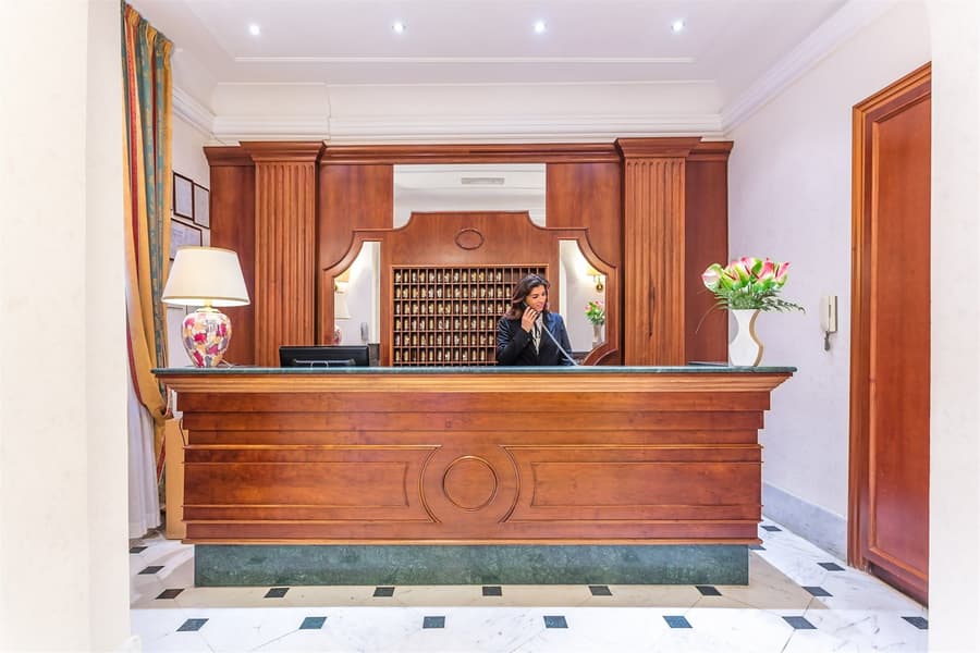 Raeli Hotel Lux