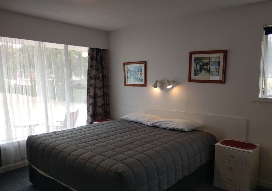 Queens Park Motels