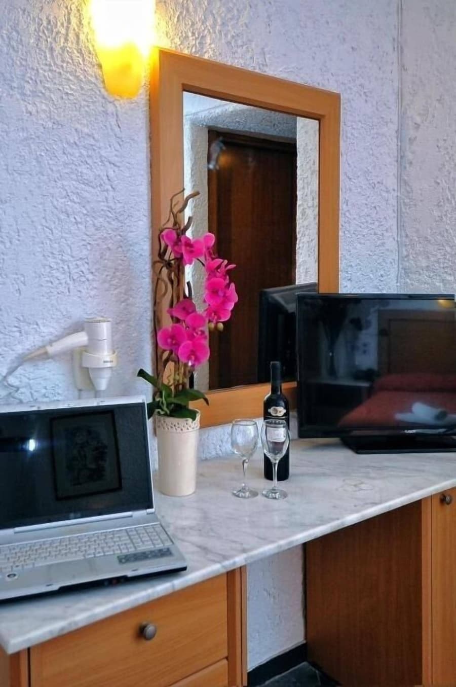 Karteros Hotel