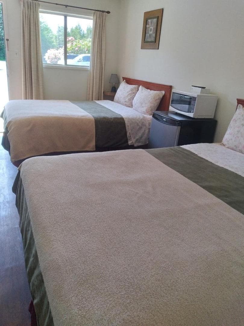 Dolphin Motel