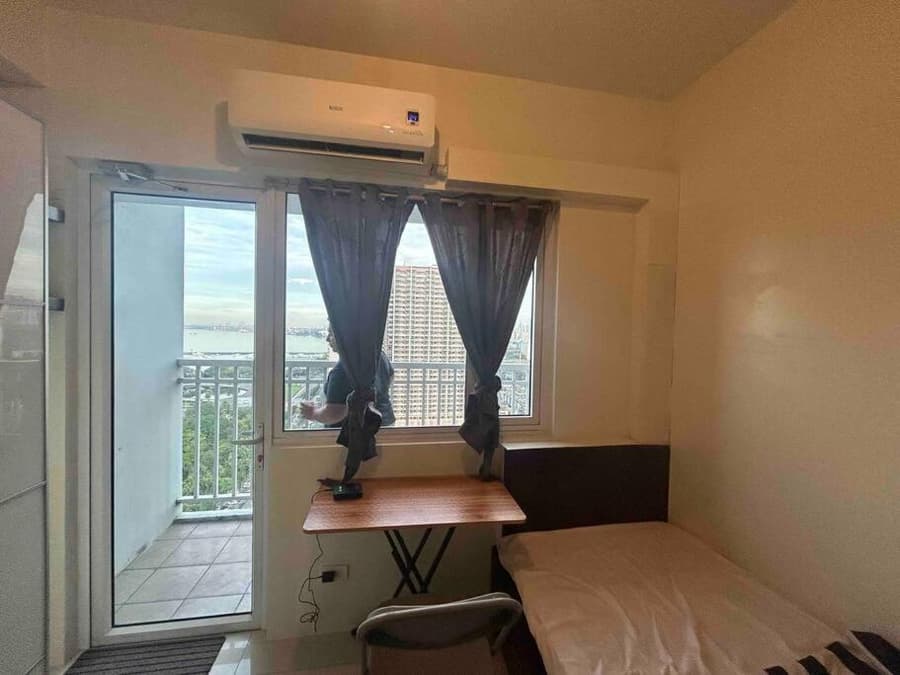 Condo with Bayview in Manila (along Roxas Boulevard)