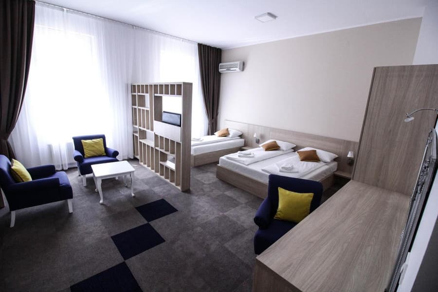 Hotel Story