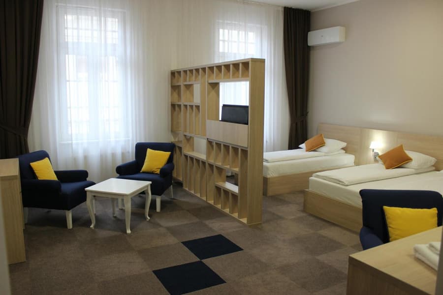Hotel Story